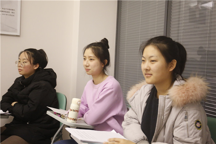 播音主持藝考生