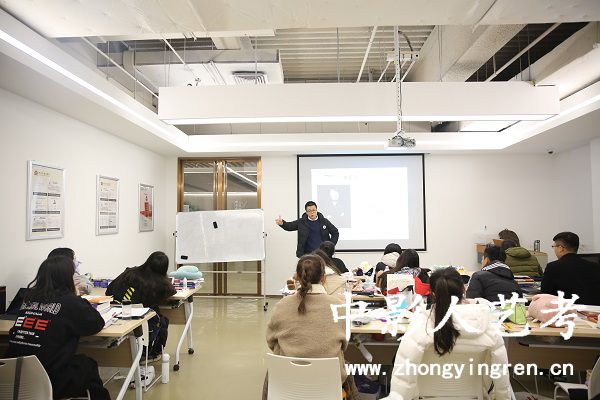 編導(dǎo)電視廣告